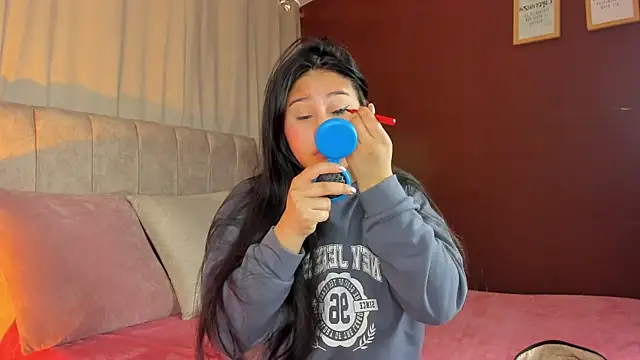 Little Ivy online show from 15, 9, 2025