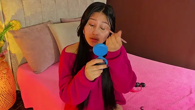 Little Ivy online show from 22, 10, 2025