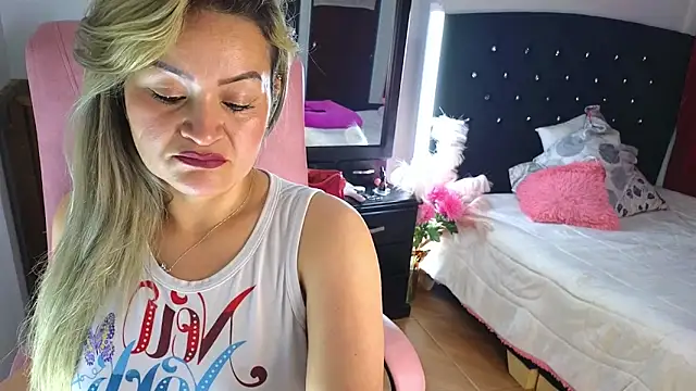 Snapshot of scarletteowens chatting on 6, 2, 2026 scarletteowens online show from 6, 2, 2026