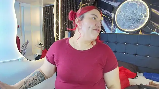Snapshot of Bruja__Scarlata chatting on 9, 9, 2025 Bruja  Scarlata online show from 9, 9, 2025
