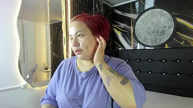Snapshot of Bruja__Scarlata chatting on 9, 10, 2025 Bruja  Scarlata online show from 9, 10, 2025