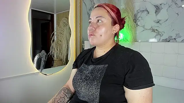 Snapshot of Bruja__Scarlata chatting on 14, 10, 2025 Bruja  Scarlata online show from 14, 10, 2025