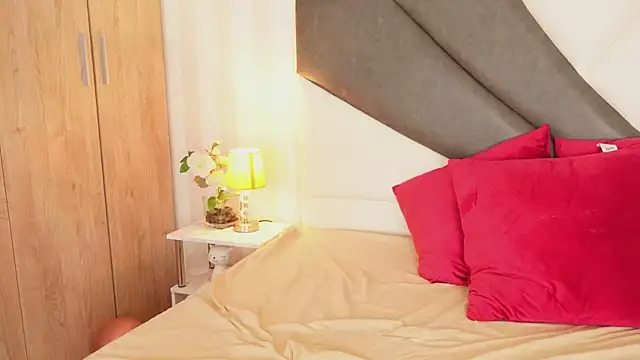 AnitaKariri online show from 18, 2, 2025