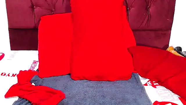 Snapshot of Honeybumsx32 chatting on 5, 1, 2026 Honeybumsx32 online show from 5, 1, 2026