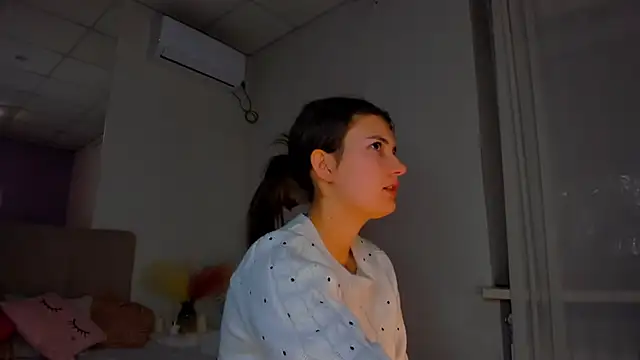Laura Leee online show from 9, 12, 2024