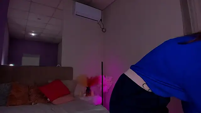 Laura Leee online show from 12, 12, 2024