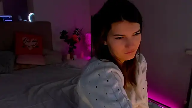 Laura Leee online show from 15, 12, 2024