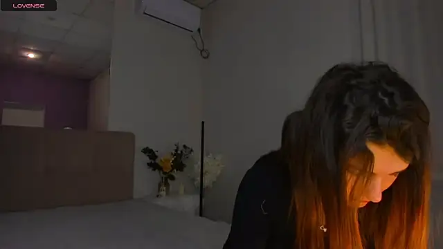 Laura Leee online show from 22, 12, 2024