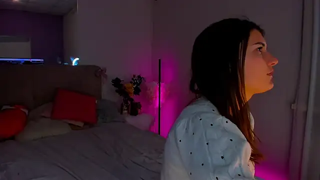 Laura Leee online show from 6, 1, 2025