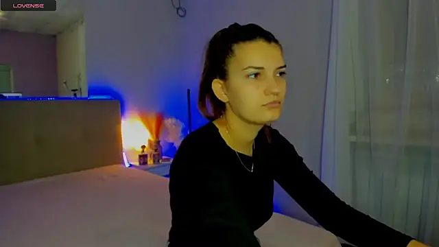 Laura Leee online show from 11, 11, 2025