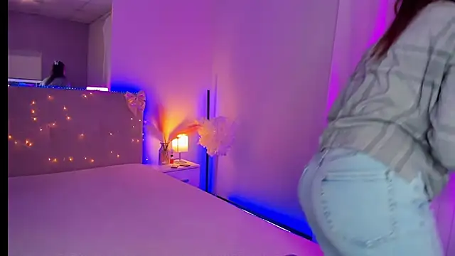 Laura Leee online show from 4, 4, 2026