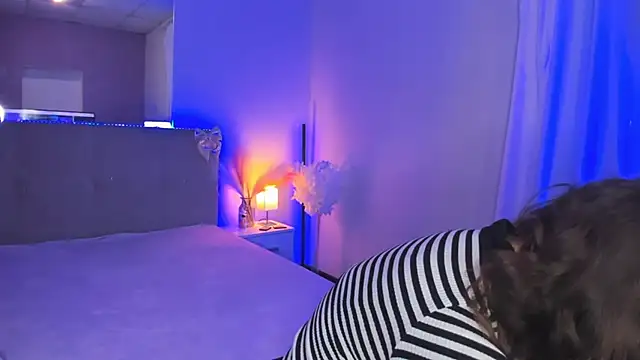 Laura Leee online show from 7, 5, 2026