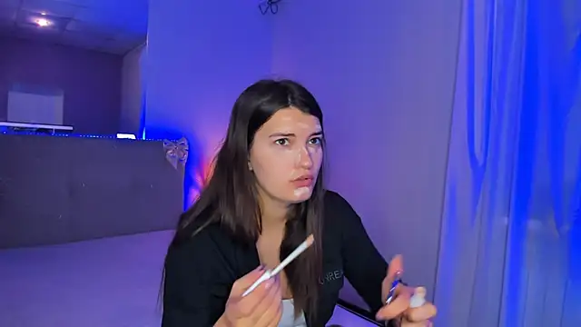 Laura Leee online show from 18, 5, 2026