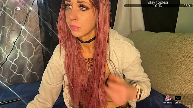 Snapshot of VeronicaRonnieTaylor chatting on 9, 10, 2025 VeronicaRonnieTaylor online show from 9, 10, 2025