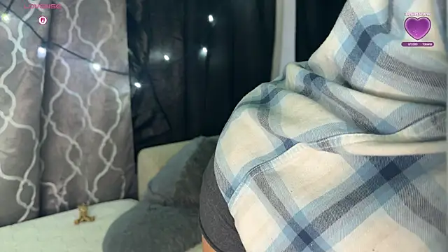 Snapshot of VeronicaRonnieTaylor chatting on 11, 10, 2025 VeronicaRonnieTaylor online show from 11, 10, 2025