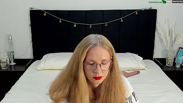Snapshot of CatmintLush chatting on 24, 6, 2026 CatmintLush online show from 24, 6, 2026
