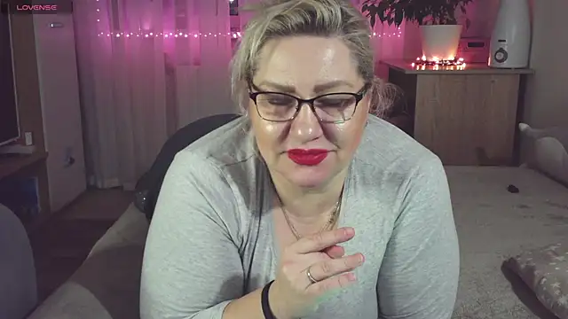 Snapshot of AngelinaGlam chatting on 7, 2, 2025 AngelinaGlam online show from 7, 2, 2025