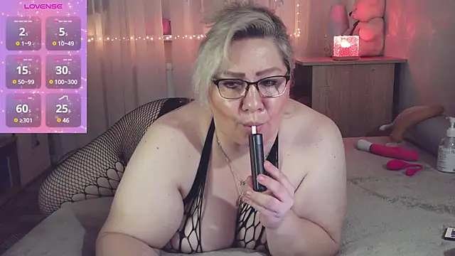 Snapshot of AngelinaGlam chatting on 18, 2, 2025 AngelinaGlam online show from 18, 2, 2025