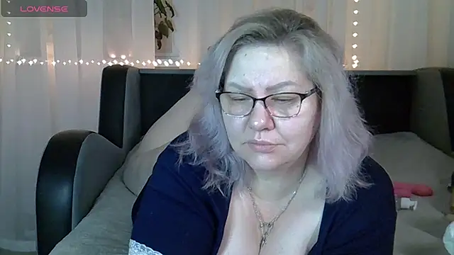 Snapshot of AngelinaGlam chatting on 11, 10, 2025 AngelinaGlam online show from 11, 10, 2025