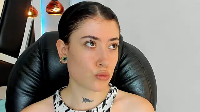 melody suarez online show from 10, 12, 2024