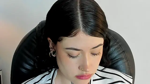 melody suarez online show from 17, 12, 2024