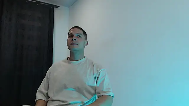 Snapshot of dominick_crawford01 chatting on 20, 1, 2025 dominick crawford01 online show from 20, 1, 2025