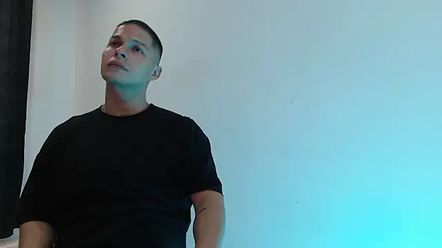 Snapshot of dominick_crawford01 chatting on 1, 2, 2025 dominick crawford01 online show from 1, 2, 2025