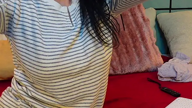 Snapshot of SarraRose chatting on 9, 2, 2025 SarraRose online show from 9, 2, 2025