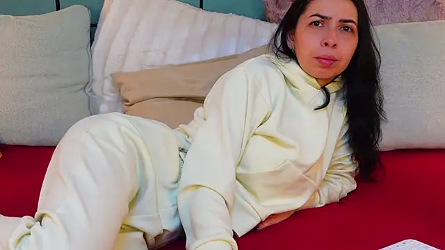 Snapshot of SarraRose chatting on 25, 2, 2025 SarraRose online show from 25, 2, 2025