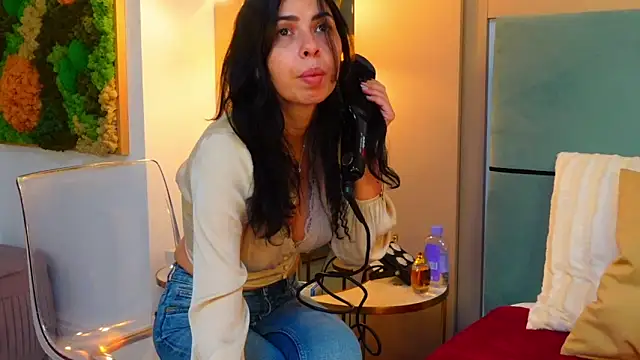 Snapshot of SarraRose chatting on 28, 2, 2025 SarraRose online show from 28, 2, 2025