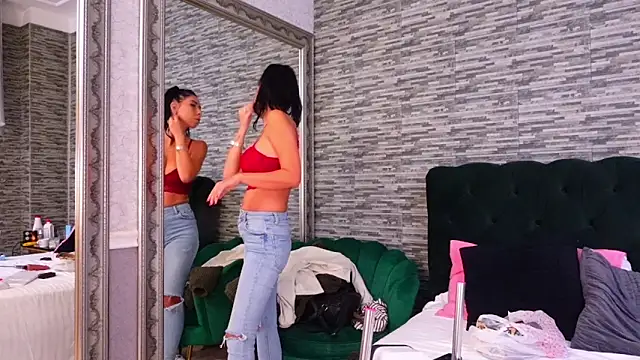 Snapshot of SarraRose chatting on 4, 10, 2025 SarraRose online show from 4, 10, 2025