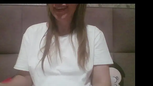 Snapshot of Sladkiegubki chatting on 8, 10, 2025 Sladkiegubki online show from 8, 10, 2025