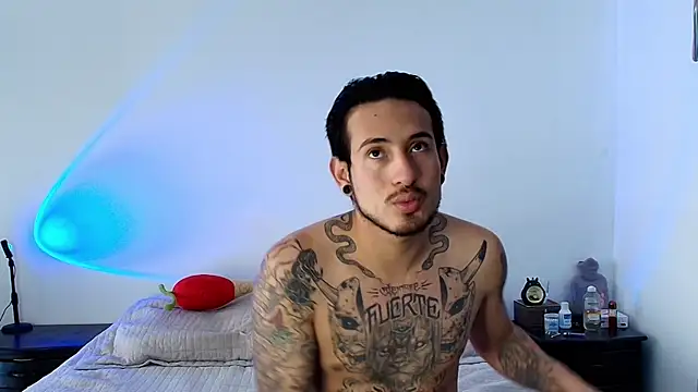 anika lowen02 online show from 17, 1, 2025