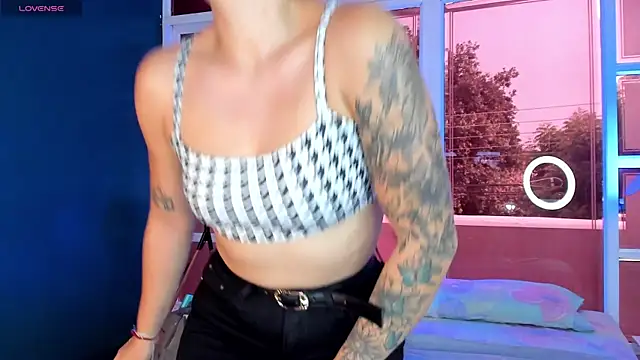 Snapshot of MelaniieRoux chatting on 27, 3, 2026 MelaniieRoux online show from 27, 3, 2026