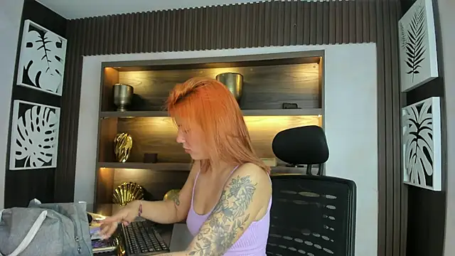 Snapshot of MelaniieRoux chatting on 24, 4, 2026 MelaniieRoux online show from 24, 4, 2026