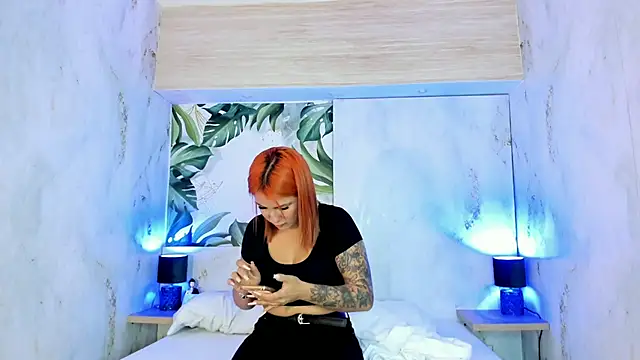 Snapshot of MelaniieRoux chatting on 4, 5, 2026 MelaniieRoux online show from 4, 5, 2026