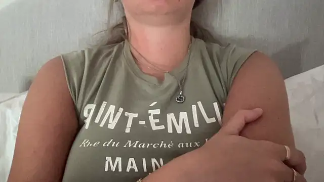Snapshot of KaraLeee chatting on 3, 3, 2025 KaraLeee online show from 3, 3, 2025