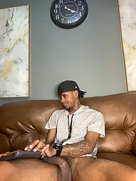 Snapshot of AaronCruz_ chatting on 28, 12, 2024 AaronCruz  online show from 28, 12, 2024