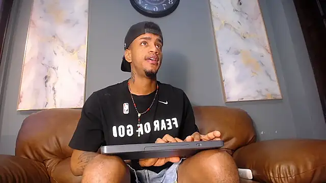 Snapshot of AaronCruz_ chatting on 3, 1, 2025 AaronCruz  online show from 3, 1, 2025