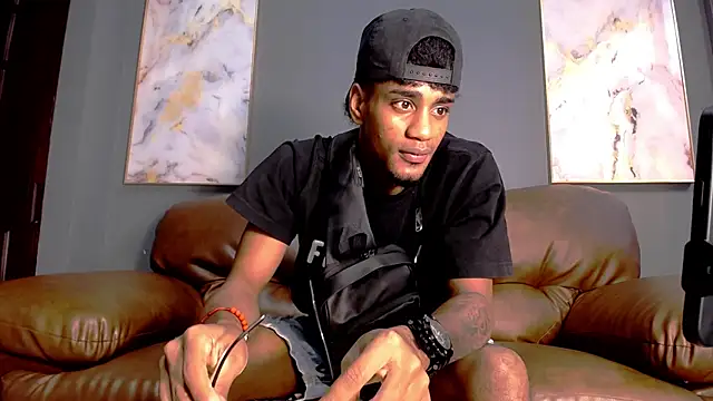 Snapshot of AaronCruz_ chatting on 10, 1, 2025 AaronCruz  online show from 10, 1, 2025