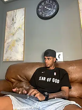 Snapshot of AaronCruz_ chatting on 10, 1, 2025 AaronCruz  online show from 10, 1, 2025