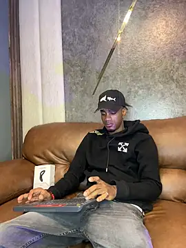 Snapshot of AaronCruz_ chatting on 18, 2, 2025 AaronCruz  online show from 18, 2, 2025