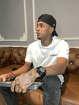 Snapshot of AaronCruz_ chatting on 28, 2, 2025 AaronCruz  online show from 28, 2, 2025