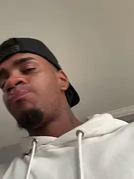 Snapshot of AaronCruz_ chatting on 10, 3, 2025 AaronCruz  online show from 10, 3, 2025