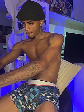 Snapshot of AaronCruz_ chatting on 4, 10, 2025 AaronCruz  online show from 4, 10, 2025