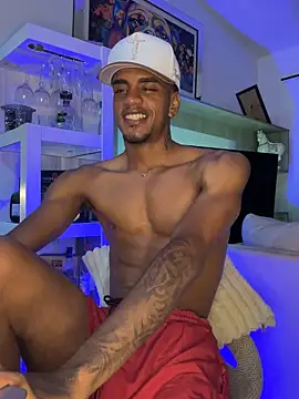 Snapshot of AaronCruz_ chatting on 5, 10, 2025 AaronCruz  online show from 5, 10, 2025