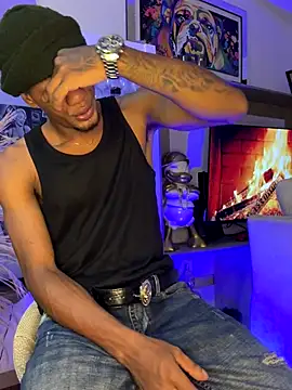 Snapshot of AaronCruz_ chatting on 8, 10, 2025 AaronCruz  online show from 8, 10, 2025