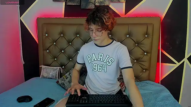 Snapshot of Max_lover1 chatting on 14, 1, 2025 Max lover1 online show from 14, 1, 2025