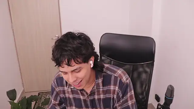 Snapshot of Tony_Hoffa chatting on 7, 3, 2026 Tony Hoffa online show from 7, 3, 2026