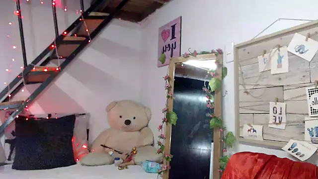 Snapshot of luna_sky83 chatting on 24, 10, 2025 luna sky83 online show from 24, 10, 2025